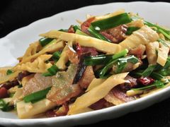 小笋炒腊肉饭-川湘记