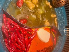 传统麻辣红油+有料酥肉豆花锅-吼堂老火锅(万寿宫店)