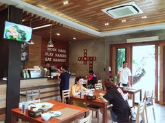 -Chom Cafe and Restaurant