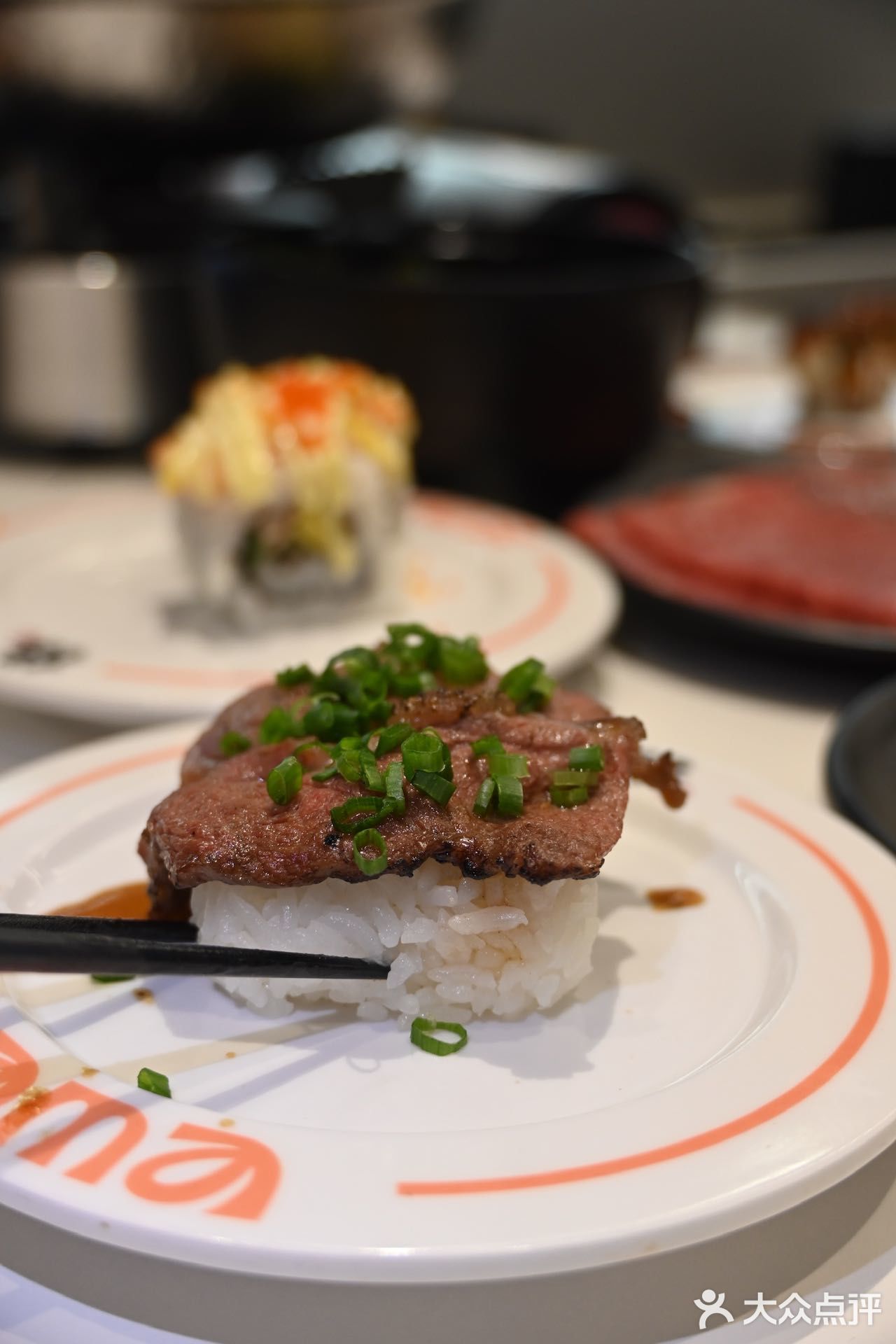 牛肉记得要裹上鸡蛋液来吃会更加鲜嫩。厚切鳗鱼寿司