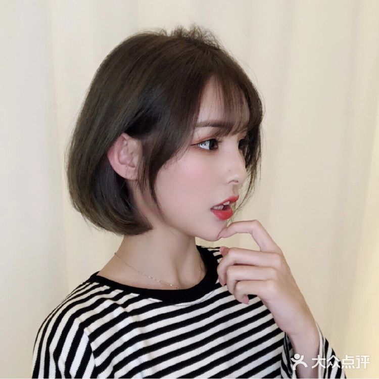 搭配一款法式空气刘海儿 妥妥的少女感