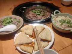 -大众跷脚牛肉馆·非遗传承单位(峨眉山店)