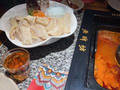 -老牌坊云南鱼豆花火锅(哈西万达店)