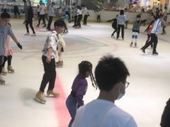 -冰纷万象滑冰场(南山万象天地店)