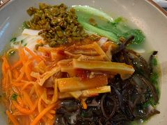 苗家酸笋面-百春原湖南牛肉粉(百联世纪店)