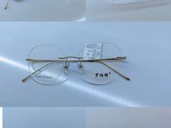 -罗伯特眼镜·蔡司官方授权(罗湖国贸店)