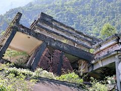 -四川汶川特大地震漩口中学遗址