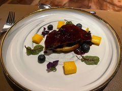 鹅肝配酒煮车厘子及混合坚果-柏蔻餐厅Le Banquet Bistro(天河北店)