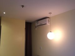 -卡罗酒店(东门晒布地铁站店)