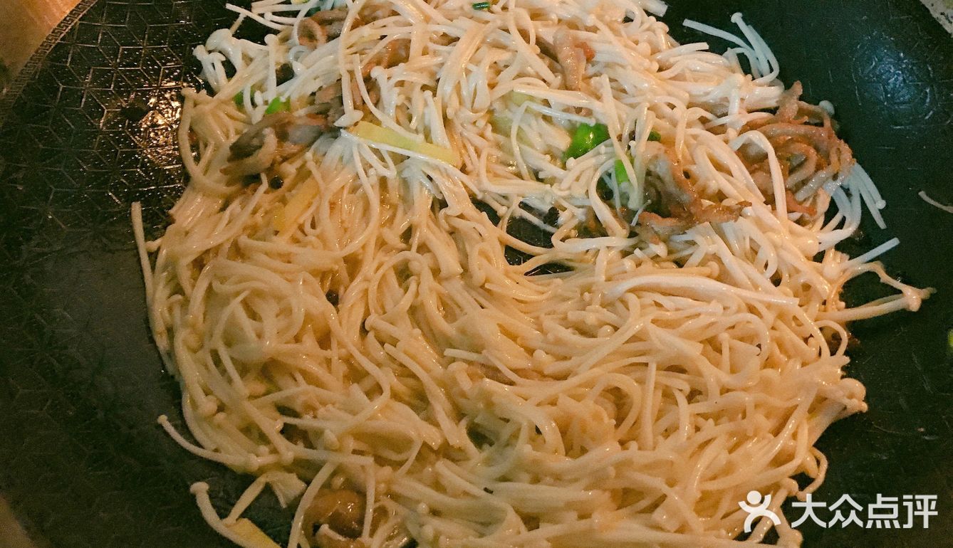 多吃菌类好处多，好吃的金针菇炒肉丝
