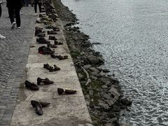 -多瑙河畔鞋履雕塑