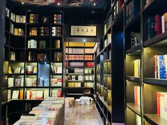 -钟书阁(松江泰晤士小镇店)