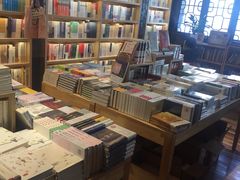 -猫的天空之城概念书店(杭州南宋御街店)