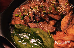 Charcoal-Grilled Fruit-Flavored Black Pork