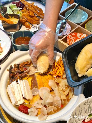 恭喜这位女士！！实现榴莲自由快乐！！