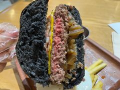 27&nbsp;牛肉汉堡-HELLO 27 意面·沙拉·帕尼尼