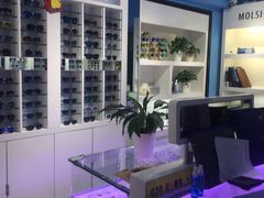 -提一眼镜·蔡司·依视路(小寨店)
