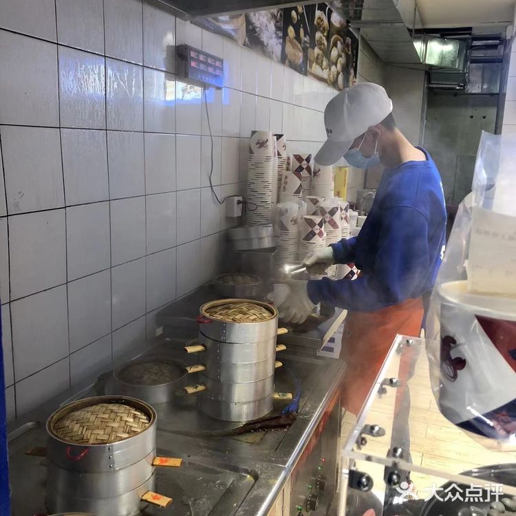 一人吃了三份