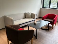 -爱车行 奥迪 奔驰 宝马 保时捷 路虎 专业 维修保养 原厂 奥迪改装升级 中心(静安店)