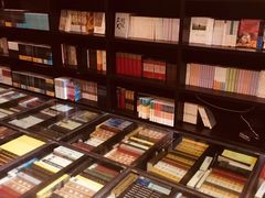 -钟书阁(松江泰晤士小镇店)