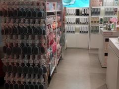 -名创优品(北京新中关购物中心地铁层店)