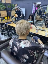 -藤野造型•烫染专业店