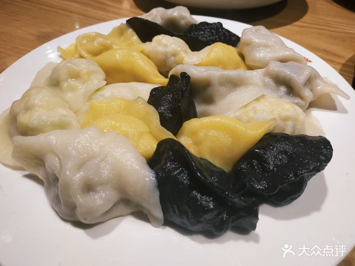 船歌鱼水饺(万象汇店)全家福水饺图片
