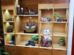 -爱革·奢品·鞋包·衣物·家居(博荟广场店)