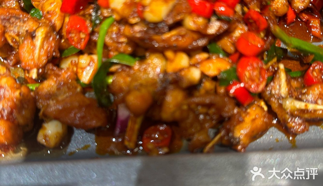 楠城湘餐厅以地道湘菜闻名,辣味层次分明,食材新鲜分量足