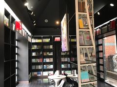 -钟书阁(松江泰晤士小镇店)