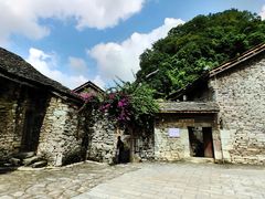 -高荡千年布依古寨旅游景区
