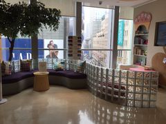 -瑞尔齿科(南京东路名人诊所)