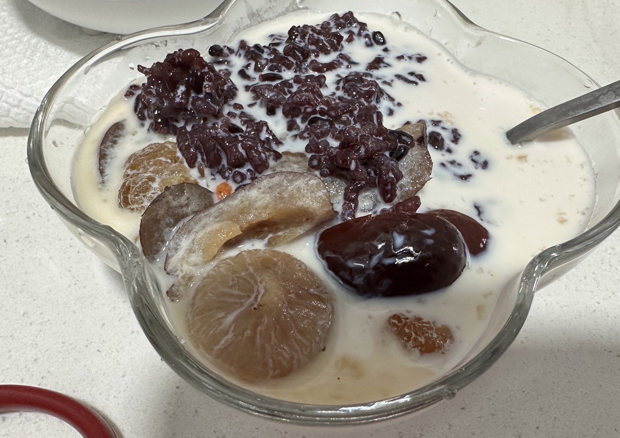 手工桃胶黑糯米牛奶饮品