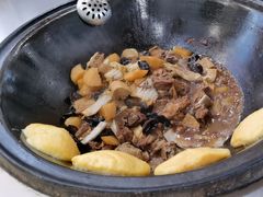 -粘豆包柴火铁锅炖