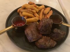 烤架上的安格斯牛里脊和薯条-IL TEATRO 精品意大利餐厅