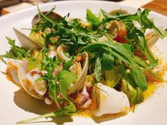 温热海鲜沙拉配牛油果-Mercato莫卡多露台餐厅与酒吧(K11店)