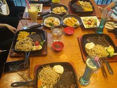 -豪客嘉族·麦尼顿西餐厅(乐福天下店)