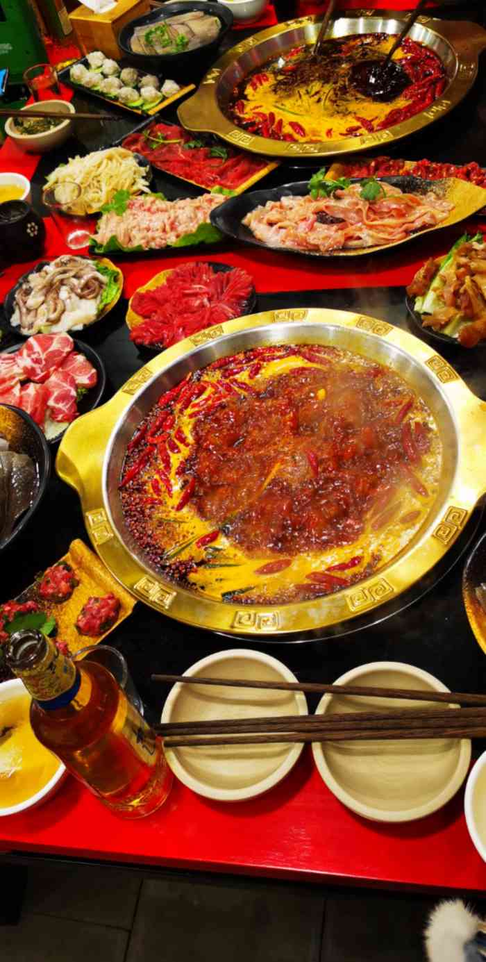 状元红老火锅-"家里人聚会选的店,位置就在政府大楼旁边 .