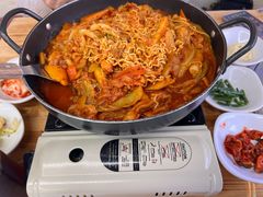 -亲昵春川鸡排(韩国美食街店)