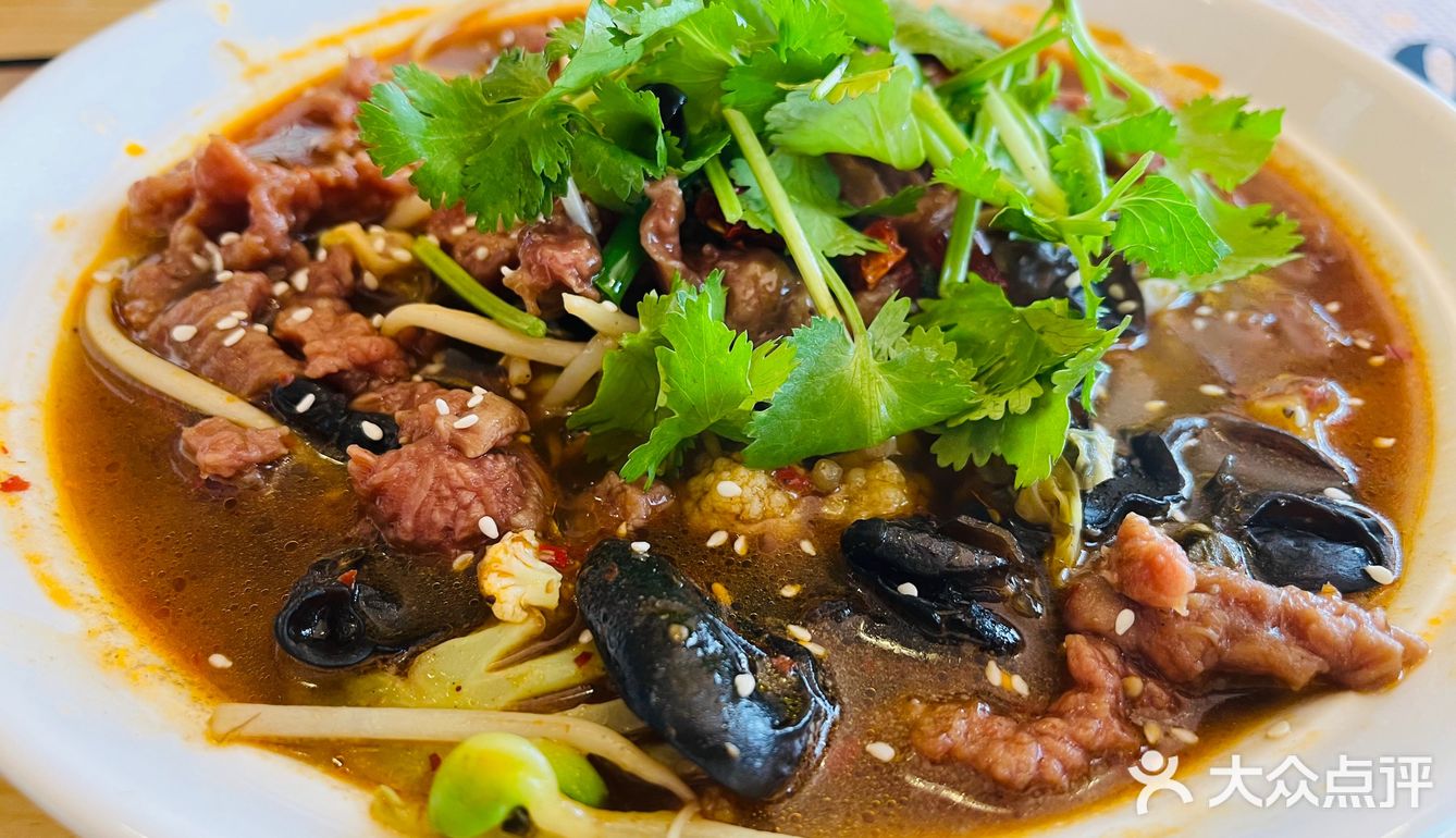 这一家酩屋·鲜烧牛肉羹位于屿后南里170号102室