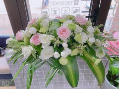 -何兮花店·气球派对鲜花店(马桥银春路万科城店)