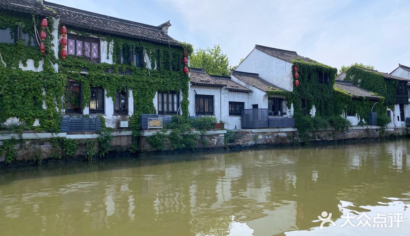 贯穿城市中心的网红步行街！