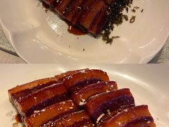 本帮红烧肉配蝴蝶饼-上海小南国(国会店)