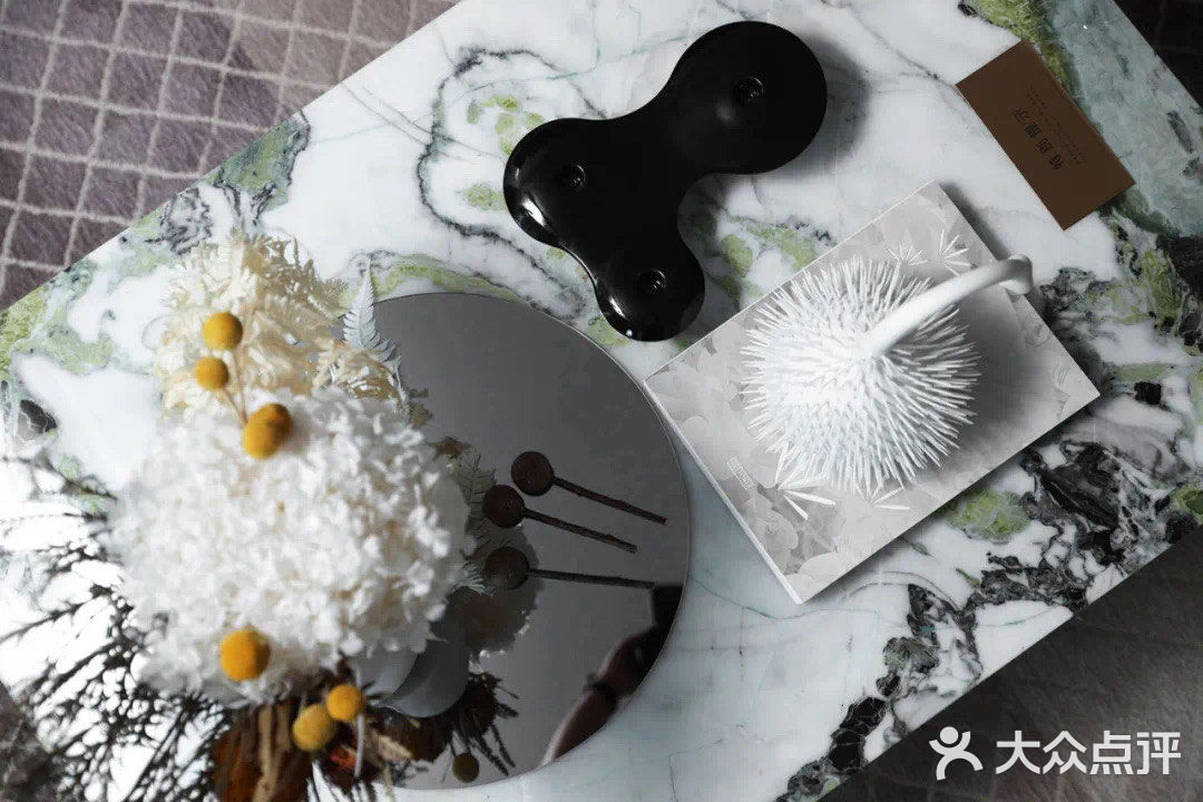 一湾江水绿，两岸荔枝红