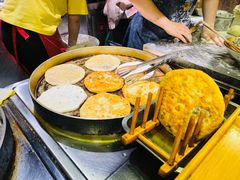 梨大爷粑粑-罍+村卤菜摊(罍街店)