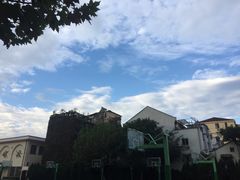 -上海市位育初级中学