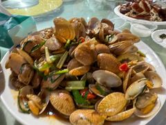 -三亚火车头万人海鲜广场