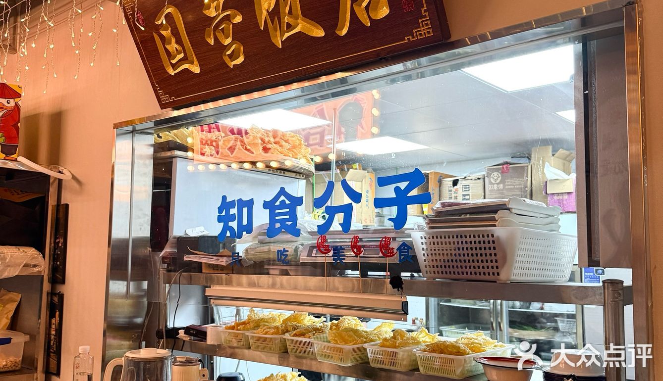 一秒回到90年代！复古港风鸡煲火锅[爱吃]