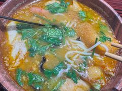 真鲜鱼汤酸辣肥汁米线-何里玉(北京路店)