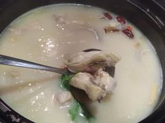 -洪氏嗨捞·广东猪肚鸡·椰子鸡火锅(西咸万象城店)